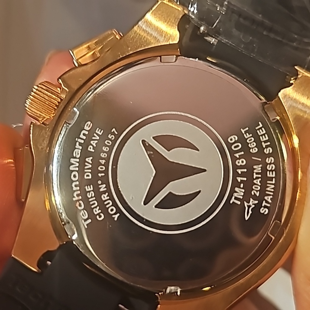 TechnoMarine Women's Rose gold watch - Picture 11 of 17